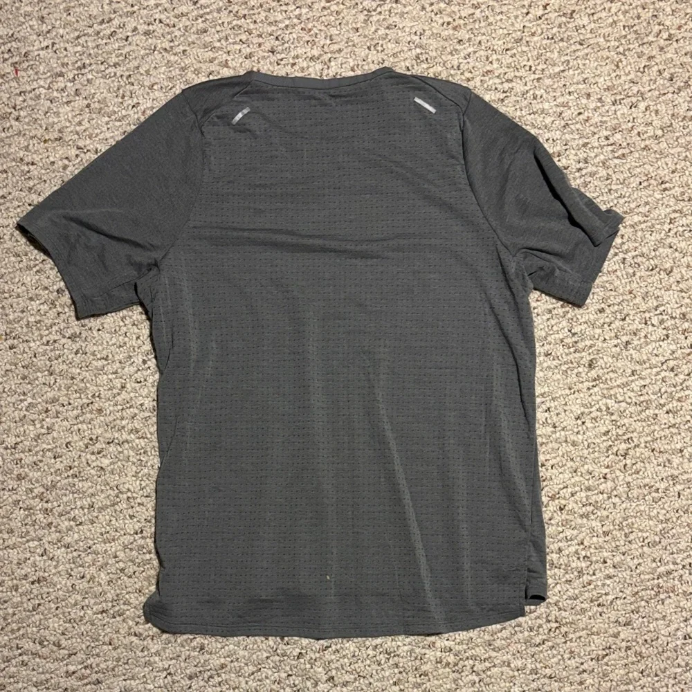 Nike Gray Short Sleeve Performance Tee